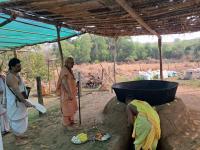 documents/gallery/HH_Swamijis_visit_to_Alemane_jaggery_manufacturing_house_at_Kembre_19_Feb_2026/20200219 Alamane  (1).jpg